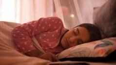 ਸਲੀਪ ਬੈਂਕਿੰਗ: ਕ ੀ ਵੱਧ ਨੀਂਦ ਲ ੈ ਕ ੇ ਆਉਣ ਵਾਲ ੇ ਉਨੀਂਦਰ ੇ ਨੂ ੰ ਪੂਰ ਾ ਕੀਤ ਾ ਜ ਾ ਸਕਦ ਾ ਹ ੈ