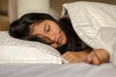 வார இறுதியில் கூடுதல் நேரம் தூங்குவது வார நாட்களில் சிறப்பாக செயல்பட உதவுமா? ஆய்வில் புதிய தகவல்