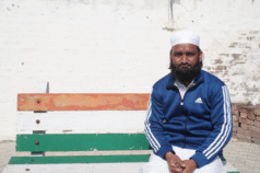 મુસ્લિમોને કબ્રસ્તાન જવા માટે એક શીખ પરિવારે પોતાની જગ્યા આપી દીધી