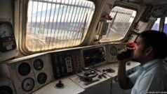 ‘आम्हाला सेवेतून मुक्त करा’, 72 रेल्वे लोको पायलटनी केली स्वेच्छानिवृत्तीची मागणी; ‘हे’ आहे कारण