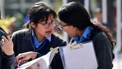 10वीं में दो मौक़े और 12वीं की कॉपियां डिजिटल चेक: इस साल सीबीएसई बोर्ड परीक्षाएं क्यों हैं अलग