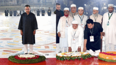 শহীদ মিনারে শ্রদ্ধার পাশাপাশি দোয়া-মোনাজাত, প্রথমবারের মতো গেলেন জামায়াতের আমির