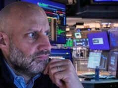 Wall Street advances, tech bounces further off losses