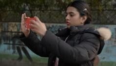 ‘ஓவியங்களில் கூட பெண்களுக்குப் பாதுகாப்பு இல்லை’ – சிதைக்கப்பட்ட சுவர் ஓவியங்களை இவர்கள் எப்படி அணுகினார்கள்?