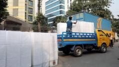 দেশের বিভিন্ন কেন্দ্রে পৌঁছাতে শুরু করেছে ব্যালট