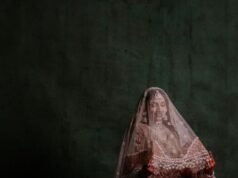 ना सिल्क, ना कॉटन, मेटल के धागों से बना था इस दुल्हन का लहंगा, अंबानी फैमिली से हैं कनेक्शन