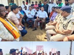 ଟିପ୍ପର ଟ୍ରକ ମାଲିକ ସଂଘର ଭଦ୍ରକ -ଧାମରା ରେଳପଥ ଅବରୋଧ ,ନିଯୁକ୍ତି ଓ ପରିବହନରେ ସୁଯୋଗ ନ ମିଳିଲେ ଆତ୍ମାହୁତି ଚେତାବନୀଉପଜିଲାପାଳଙ୍କ ପ୍ରତିଶ୍ରୁତି ପରେ ଧାରଣା ସ୍ଥଗିତ