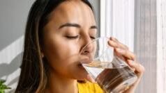 सुबह-सुबह गर्म पानी पीना क्या सच में सेहत के लिए फ़ायदेमंद है