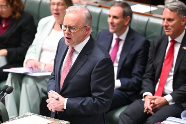 Dennis Cometti: Australian Prime Minister Anthony Albanese pays tribute to broadcast legend