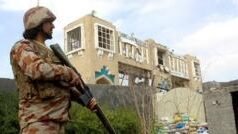 ’بچے رات کو سو نہیں سکتے، ہر طرف خوف ہے‘: پاکستان اور افغان طالبان کے درمیان جھڑپوں کے دوران سرحدی علاقوں میں کیا صورتحال ہے؟