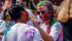 हिंदुओं का दिल जीतने के लिए होली खेलते थे ये अंग्रेज़ अफ़सर