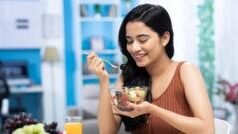 सिर्फ़ फल खाने से वज़न कम करने में मदद मिल सकती है, लेकिन इसके फ़ायदे और नुक़सान क्या हैं?