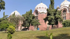 குஜராத்: இளங்கலை இந்து சமய ஆய்வுகள் படிப்புக்கு சிக்கல் – நான்கே ஆண்டுகளில் என்ன நடந்தது?