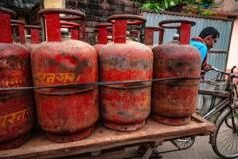 રાજકોટમાં ઉજ્જવલા યોજના હેઠળ ગૅસ સિલિન્ડર મેળવનારાં મહિલાઓ હાલની સ્થિતિ વિશે શું બોલ્યાં?