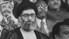 आयतुल्लाह अली ख़ामेनेई: जेल की कोठरी से ईरान के सर्वोच्च नेता तक का सफ़र