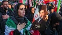 जंग के बीच ईरान सरकार समर्थक रैलियों से क्या हासिल करना चाहता है?