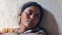 కూతుళ్ల కాళ్లు, చేతులు కట్టేసి రాత్రంతా ఇనుప రాడ్డుకు వేలాడదీసిన కన్నతండ్రి, రోదిస్తున్న తల్లి.. అసలేం జరిగింది?