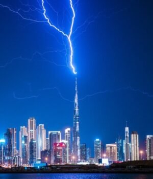 a-bolt-of-lightning-hits-dubais-burj-khalifa-during-a-thunderstorm-photo-xmyradarwx-272925343-16x9_0.jpg