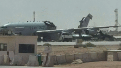 ਸਾਊਦੀ ਏਅਰ ਬੇਸ ‘ਤੇ ਦੋ ਟੁਕੜਿਆਂ ਵਿੱਚ ਟੁੱਟੇ ਹੋਏ ਅਮਰੀਕੀ ਜਹਾਜ਼ ਦੀ ਤਸਵੀਰ ਦੀ ਸੱਚਾਈ ਕੀ ਹੈ