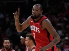 Rockets snap Hawks’ streak, Knicks win NY derby