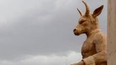 کراچی میں ’شیطانی مجسمے‘ کی وائرل ویڈیو پر پولیس کی وضاحت: مقدس کُتب میں سانڈھ کی شکل والے دیوتا ’بعل‘ کی کہانی کیسے بیان ہوئی؟