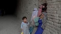 بلیک آؤٹ، گولہ باری کا خوف اور سرنگ میں پناہ: بی بی سی نے جنگ سے متاثرہ لنڈی کوتل کے سرحدی گاؤں میں کیا دیکھا؟