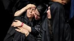 ਈਰਾਨ ‘ਚ ਸਕੂਲ ਹਮਲੇ ‘ਚ ਮਾਰੀਆਂ ਗਈਆਂ ਕੁੜੀਆਂ ਦੇ ਜਨਾਜ਼ੇ ‘ਚ ਪਹੁੰਚੇ ਸੈਂਕੜੇ ਲੋਕ, ਮੱਧ ਪੂਰਬ ਤੋਂ ਤਬਾਹੀ ਦੀਆਂ ਤਸਵੀਰਾਂ ਅਤੇ ਹੋਰ ਅਪਡੇਟ