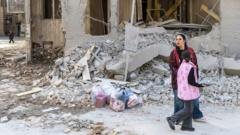 ‘ஒவ்வொரு நாளும் ஒரு மாதம் போல உள்ளது’ – இரானியர்களின் பயமும் நம்பிக்கையும் என்ன?