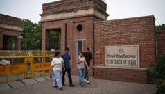 দিল্লি বিশ্ববিদ্যালয়ের নির্দেশনা উপেক্ষা করে ইফতারে আইন বিভাগের শিক্ষার্থীরা