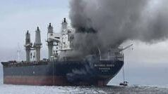 ইরান যুদ্ধ থেকে বেরিয়ে আসতে ডোনাল্ড ট্রাম্প একসঙ্গে দুটি পথ খোলা রাখছেন?