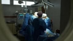 ’دیکھتے ہیں پہلے کون سی سیکشن کرتا ہے‘: لاہور کے سرکاری ہسپتال میں زچگی کی ویڈیو بنانے پر چار ڈاکٹر معطل