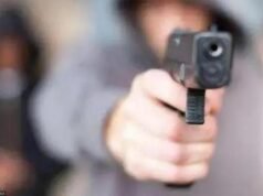 അച്ഛന്റെ കൊലയാളിയെ മകന് വെടിവച്ചുകൊന്നു