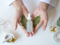 कोरियन ग्लास स्किन चाहिए? तो रात को सोने से पहले लगाएं ब्राइटनिंग नाइट सीरम