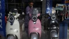 ’30 روپے فی لیٹر‘: گذشتہ دو ماہ میں پاکستان میں ای بائیکس کی فروخت میں ’غیر معمولی‘ اضافہ کیوں ہوا؟