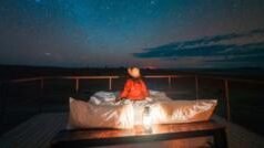 बेहतर नींद चाहिए तो घर से बाहर निकलिए और चलिए कैंपिंग पर