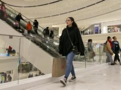 Between January and March, the US economy increased by 2 %.