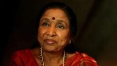 দশকের পর দশক ধরে সুরের জাদু ছড়িয়ে গেছেন আশা ভোঁসলে