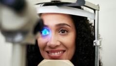 लेसिक शस्त्रक्रिया करून चष्मा काढायचा विचार करताय? मग ‘या’ 8 गोष्टी लक्षात ठेवा