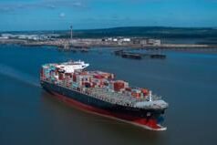 होर्मुझमध्ये तणाव वाढला: तीन मालवाहू जहाजांवर हल्ला, इराणने दोन जहाजं ताब्यात घेतली