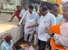 ବ୍ଲକ କାର୍ଯ୍ୟାଳୟ ସମ୍ମୁଖରେ ଘନଶ୍ୟାମଙ୍କ ଆମରଣ ଅନଶନ, ରାସନ ଚାଉଳ ନପାଇବାଯାଏ ଉଠିବି ନାହିଁ