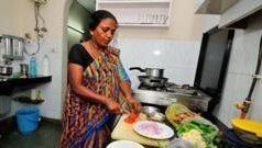 కేవలం 15 నిమిషాల్లోనే ఇంటిపనికి, వంటపనికి వర్కర్.. ఆన్లైన్ స్టార్టప్ల దూకుడు వర్కర్లకు భరోసానా, భారమా?