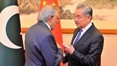 اسحاق ڈار کا دورہ بیجنگ، پانچ نکاتی اعلامیہ اور چین کا ممکنہ کردار: ایران جنگ رُکوانے کے لیے چین ’ضامن‘ بن سکتا ہے؟