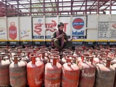 No LPG cylinder sales from godowns: Delhi govt warns of strict action
