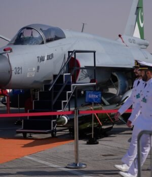 Emirates-Dubai-Air-Show-5_1767850762513_1767850782654_1779117597886_b9b55681-78ed-4807-b749-d39345b072f3.jpg
