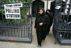 برطانیہ کا بدلتا سیاسی منظر نامہ کیا تارکینِ وطن کے لیے خطرے کی گھنٹی ہے؟